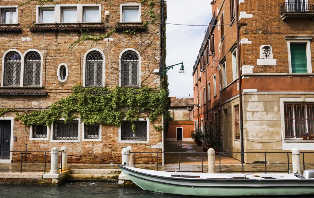 Infissi e Serramenti a Venezia: Professionalità e Qualità con Kasaserramenti